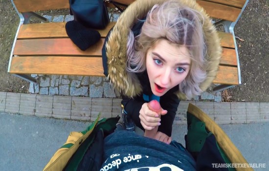 TeamSkeetXEvaElfie – Eva Elfie – I Gave A Fan Blowjob In Public